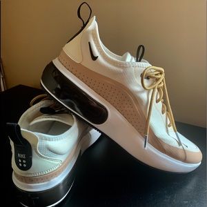 Nike Air Max DIA (Women 11.5 / Men9.5)